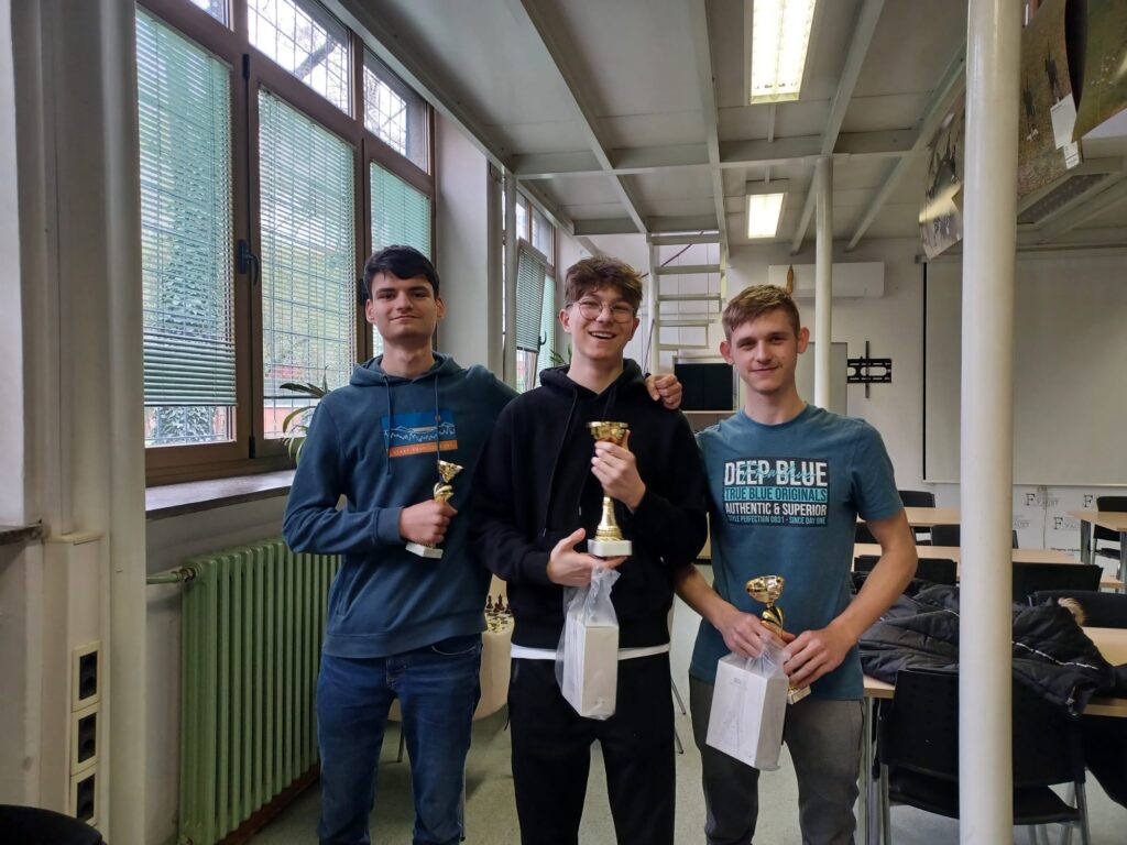 Nagrađeni učenici šahovrskog natjecanja
